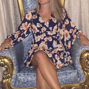 BETSEY JOHNSON Short Flowy Longsleeve Floral Dress